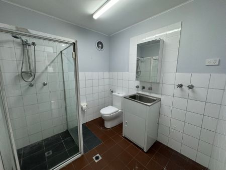 Ideal 2 Bedroom Granny Flat with Water Usage Included&excl; - Photo 5