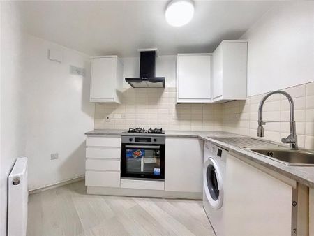 1 bedroom semi-detached house to rent - Photo 3