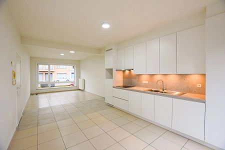 Gelijkvloersappartement met 2 slaapkamers (71 m²) met ruim terras (40 m²) en parkeerplaats te Nieuwpoort. - Photo 4