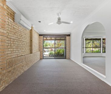 Lovely Family Home in Leafy Surrounds - Photo 3