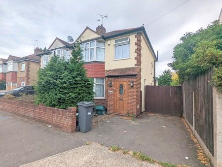 3 bedroom semi-detached house to rent - Photo 5
