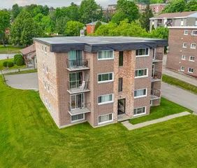 1 room apartment of 74m² in Sherbrooke - Photo 1