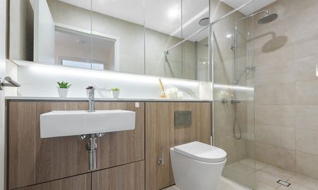 Stylish Executive Apartment in a Vibrant Locale - Photo 5