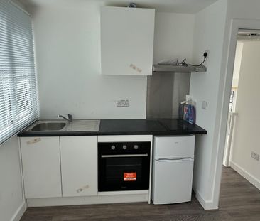 Room in a Shared House, Barley Lane, IG3 - Photo 3
