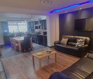 7 Bed - 5 Brudenell Grove, Hyde Park, Leeds - LS6 1HP - Student - Photo 5