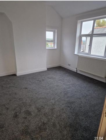 2 bedroom semi-detached house to rent - Photo 5