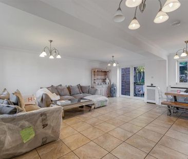 4 bedroom semi-detached house to rent - Photo 2