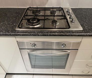 Refreshed Two Bedroom Apartment With Floorboards & Parking - Photo 5