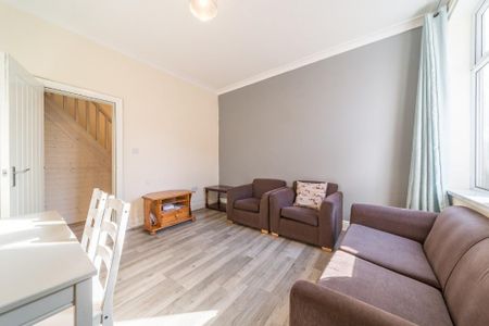 3 bedroom terraced house to rent - Photo 3