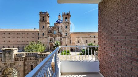 Valencia - Photo 2