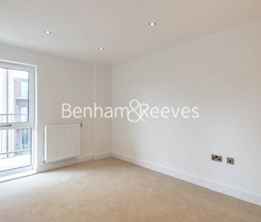 2 Bedroom flat to rent in Fairthorn Road, Charlton, SE7 - Photo 2