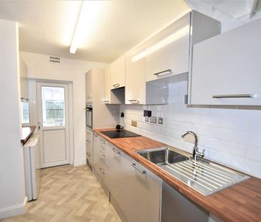 3 bedroom terraced house to rent - Photo 4