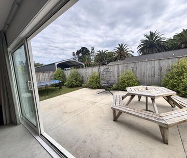 Modern Aramoho home - Photo 2