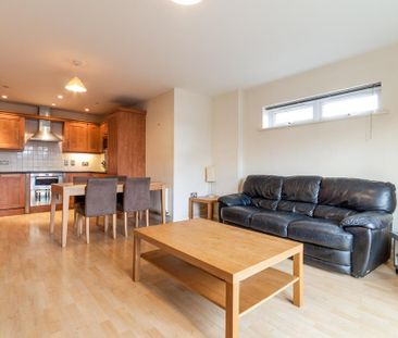 2 bedroom flat to rent - Photo 2