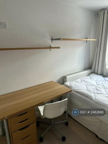 1 bedroom in a house share to rent - Photo 5