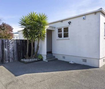 Lovely 3-Bedroom Home in Prime Location! - Photo 3