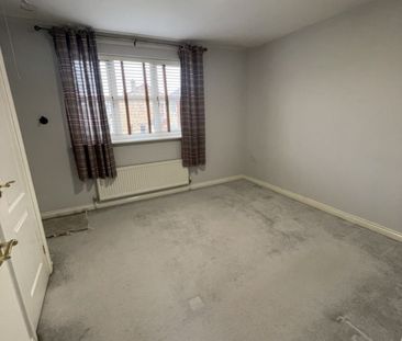 3 bed Town House - To Let - Photo 1