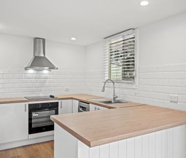 Beautifully Refurbished Garden Villa - Walk to Waterfront - Photo 4