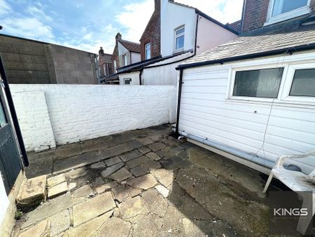 4 bedroom terraced house to rent - Photo 2