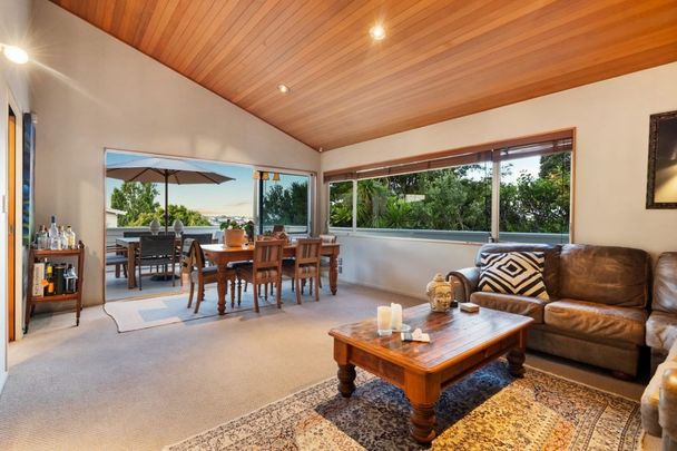 Spacious Family Home in Rothesay Bay - Photo 1