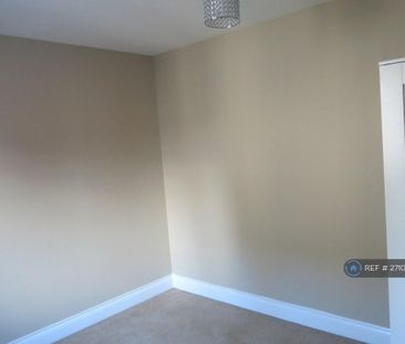 4 bedroom semi-detached house to rent - Photo 4