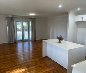 Fully Renovated Newtown Charm. - Photo 6