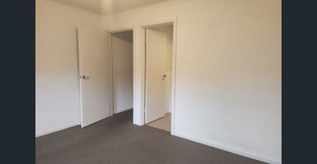 3 BEDROOM TOWNHOUSE WITH COURTYARD - Photo 3