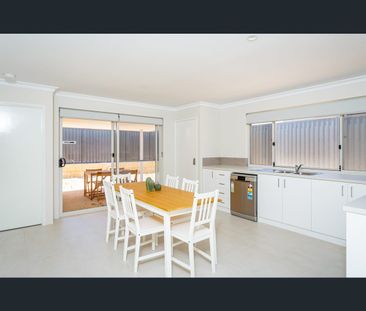 28 Lauderdale Rd, Madora Bay, WA 6210 - Photo 2