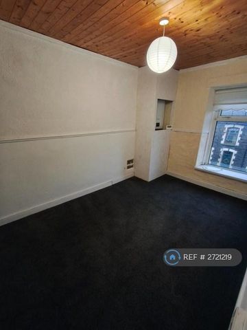 3 bedroom terraced house to rent - Photo 4