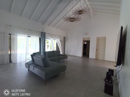 Location Maison 4 pièces 160m² LAMENTIN 97129 - Photo 1