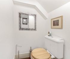 St James`s Terrace, London, SW12 - Photo 2