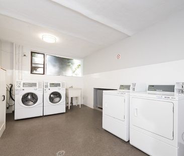 Crown Hill Place Apartments - Photo 2