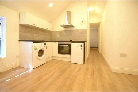 High Street, Staines-upon-thames, Surrey, TW18 - Photo 3