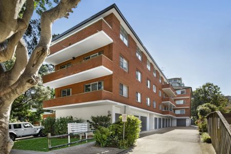 Stylish Semi-Sized Apartment In A Prized Lifestyle Hub - Photo 4
