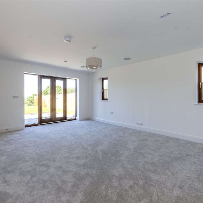 Beautifully presented, newly built family home with stunning rural views - Photo 1