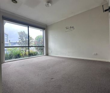 12 Woodbine Street, Pakenham - Photo 1