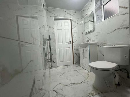 Gravelly Hill, Birmingham, B23 - Photo 3