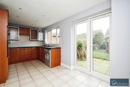 4 bedroom detached house to rent - Photo 5
