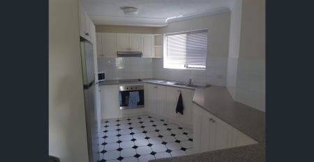 Partly Furnished Ground Floor Apartment in the Heart of Newmarket - Photo 3