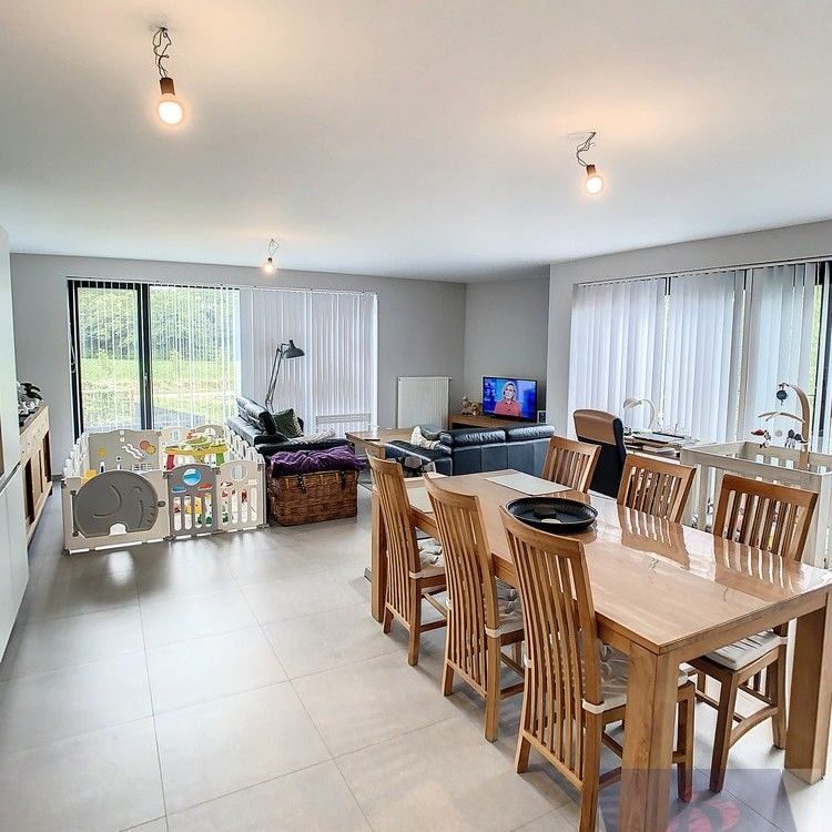 Modern appartement met terras en 2 autostaanplaatsen in Herk-de-Stad - Photo 1