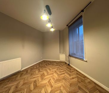 Price £700 pcm - Available Now - Unfurnished - Photo 3