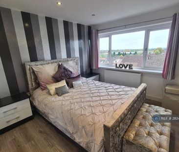 3 bedroom semi-detached house to rent - Photo 6