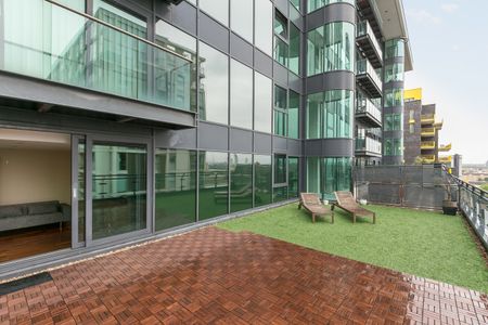 41 Millharbour, South Quay - Photo 3