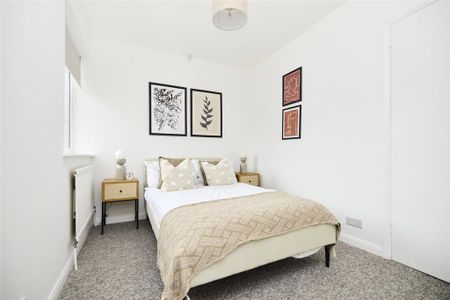 6 bedroom detached house to rent - Photo 5