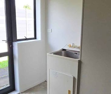 Newly Renovated 3 Bedroom 2 Bathroom Home - Photo 3