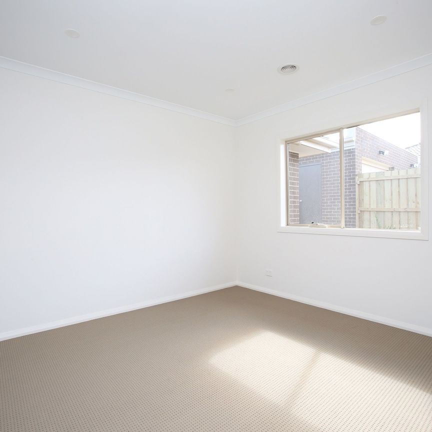 Spacious&comma; Central and Ready to Enjoy&excl; - Photo 1