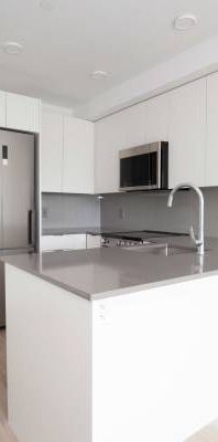 RENT COMMERCIAL DRIVE! BRAND-NEW PET-FRIENDLY 1 BED + DEN APARTMENTS! - Photo 1