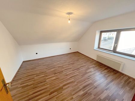 Reinsfeld: Attraktive Maisonette-Wohnung mit zwei Bädern, Balkon, Keller und Garage - Photo 5