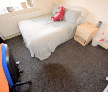 4 bedroom House in Stanmore Crescent, Leeds - Photo 6