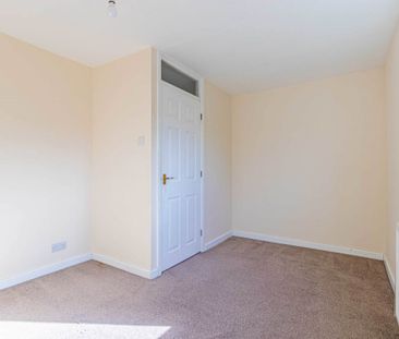 3 bed Terraced for rent - Photo 3